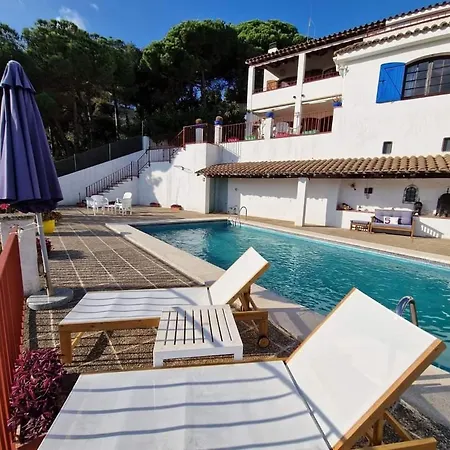 Villa Alella, 5 Bedrooms & Pool Alella