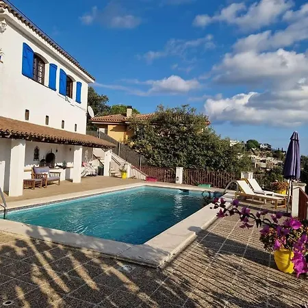 Villa Alella, 5 Bedrooms & Pool *
