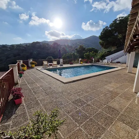 Villa Alella, 5 Bedrooms & Pool Alella